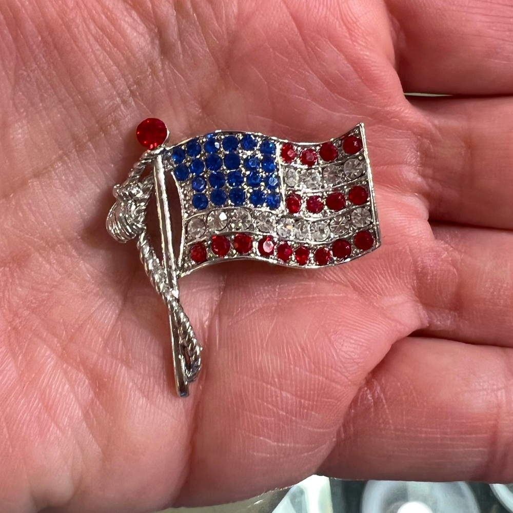 🔴 American flag Rhinestone brooch pin